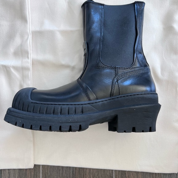 Acne studios blk combat boots. Brand new. Size 37 Italian. Never been worn. - Picture 2 of 9